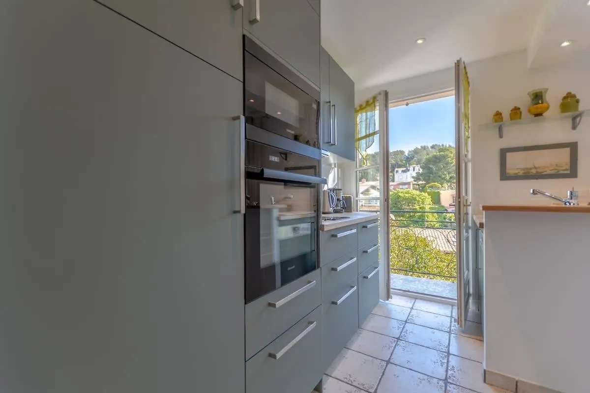 Appartement Centre Ville Place Des Lices Saint-Tropez Apartment