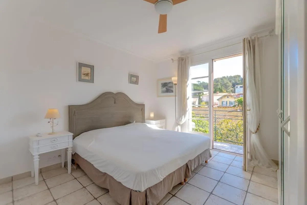 Appartement Centre Ville Place Des Lices Saint-Tropez Apartment
