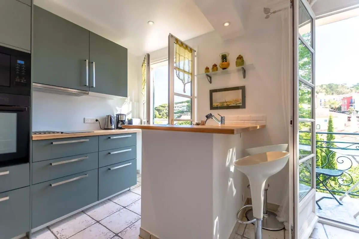 Appartement Centre Ville Place Des Lices Saint-Tropez Apartment